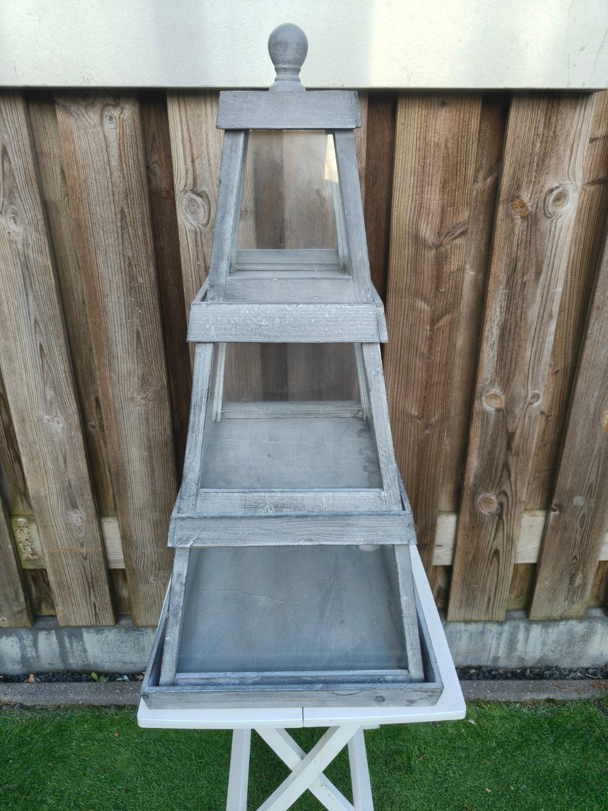 3 etage's piramide vitrinekastje of displaykastje hout/glas, Ophalen, Nieuw