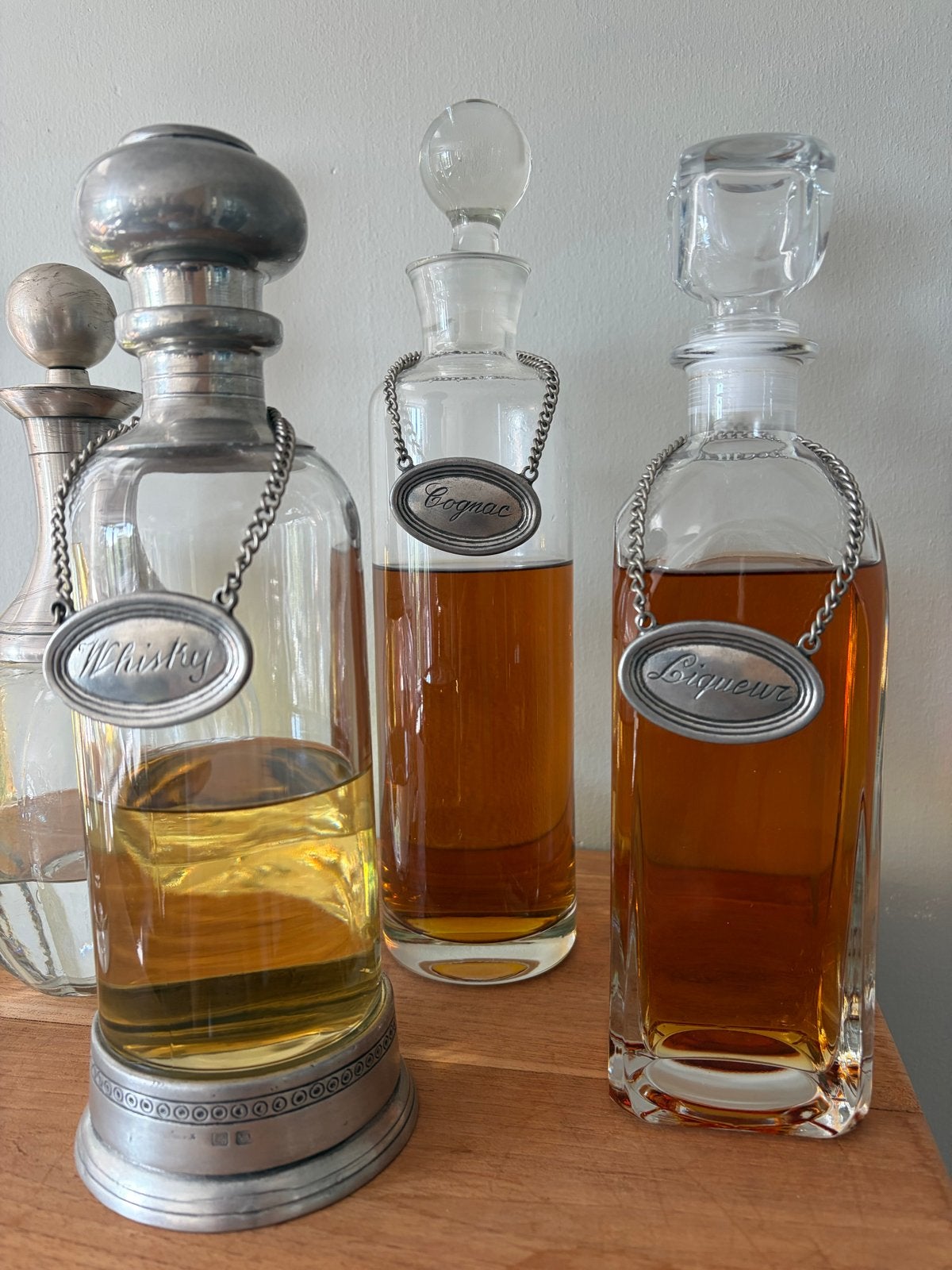 Set van 6 karaf flessen, waarvan 2 met tin en 3 met label, Ophalen