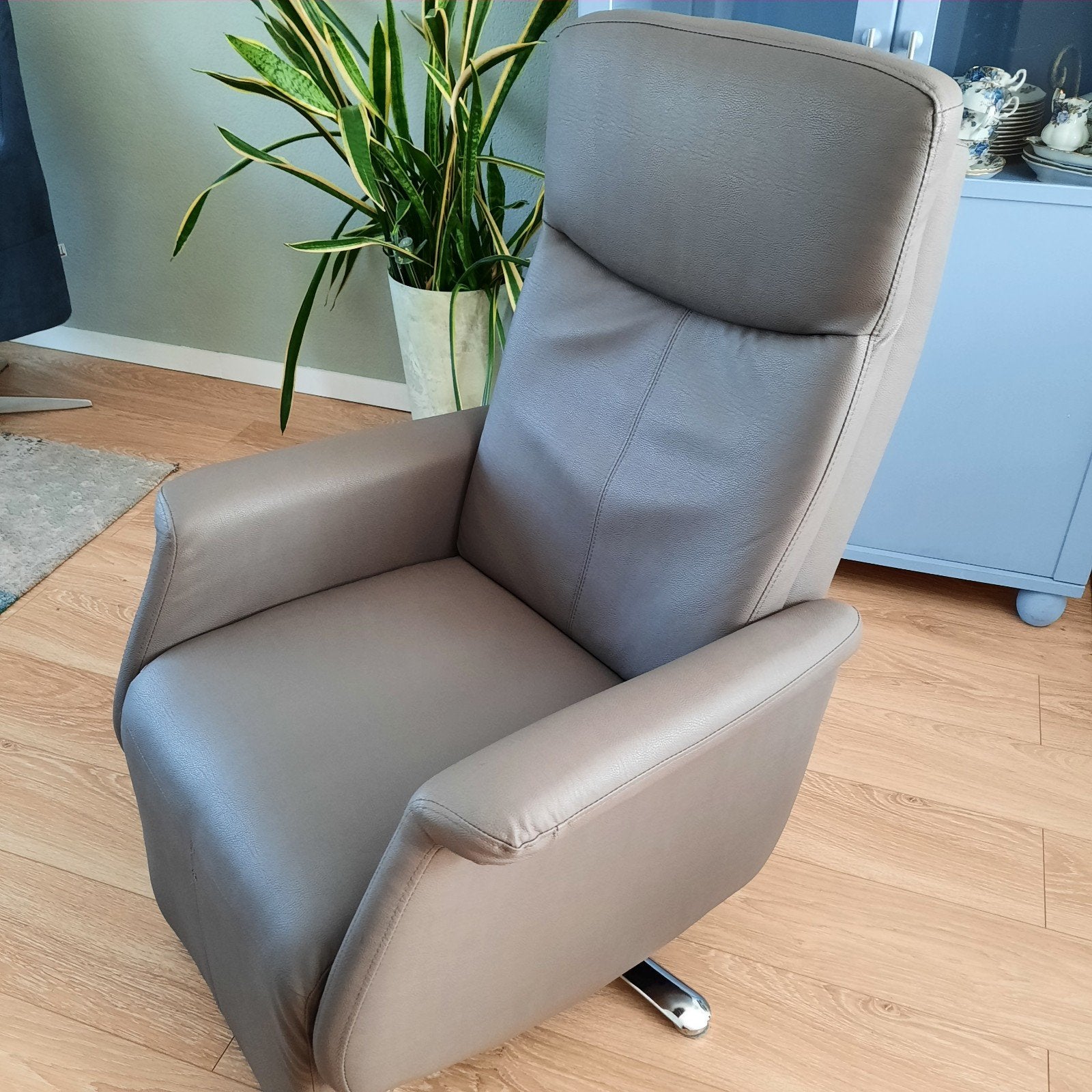 Stevige relaxfauteuil, handbediening PU kunstleer bruin., Ophalen, Kunststof, Minder dan 75 cm, Zo goed als nieuw
