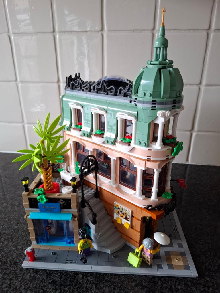 Lego 10297 Boutique Hotel, Kinderen en Baby's, Speelgoed | Duplo en Lego, Ophalen, Zo goed als nieuw