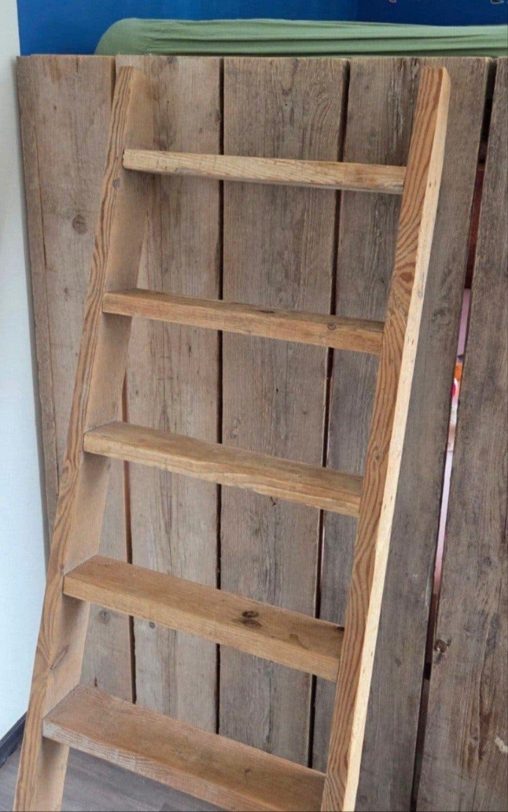 Foto 3 van Uniek handgemaakt houten hoogslaper/stapelbed voor 2