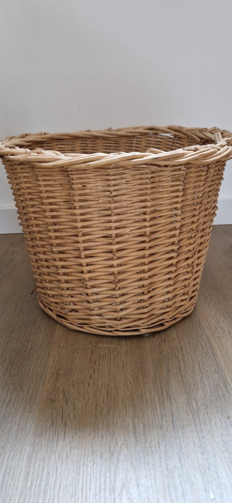 Rieten mand, Huis en Inrichting, Woonaccessoires | Schalen en Manden, Ophalen, Zo goed als nieuw, Rechthoekig, Riet