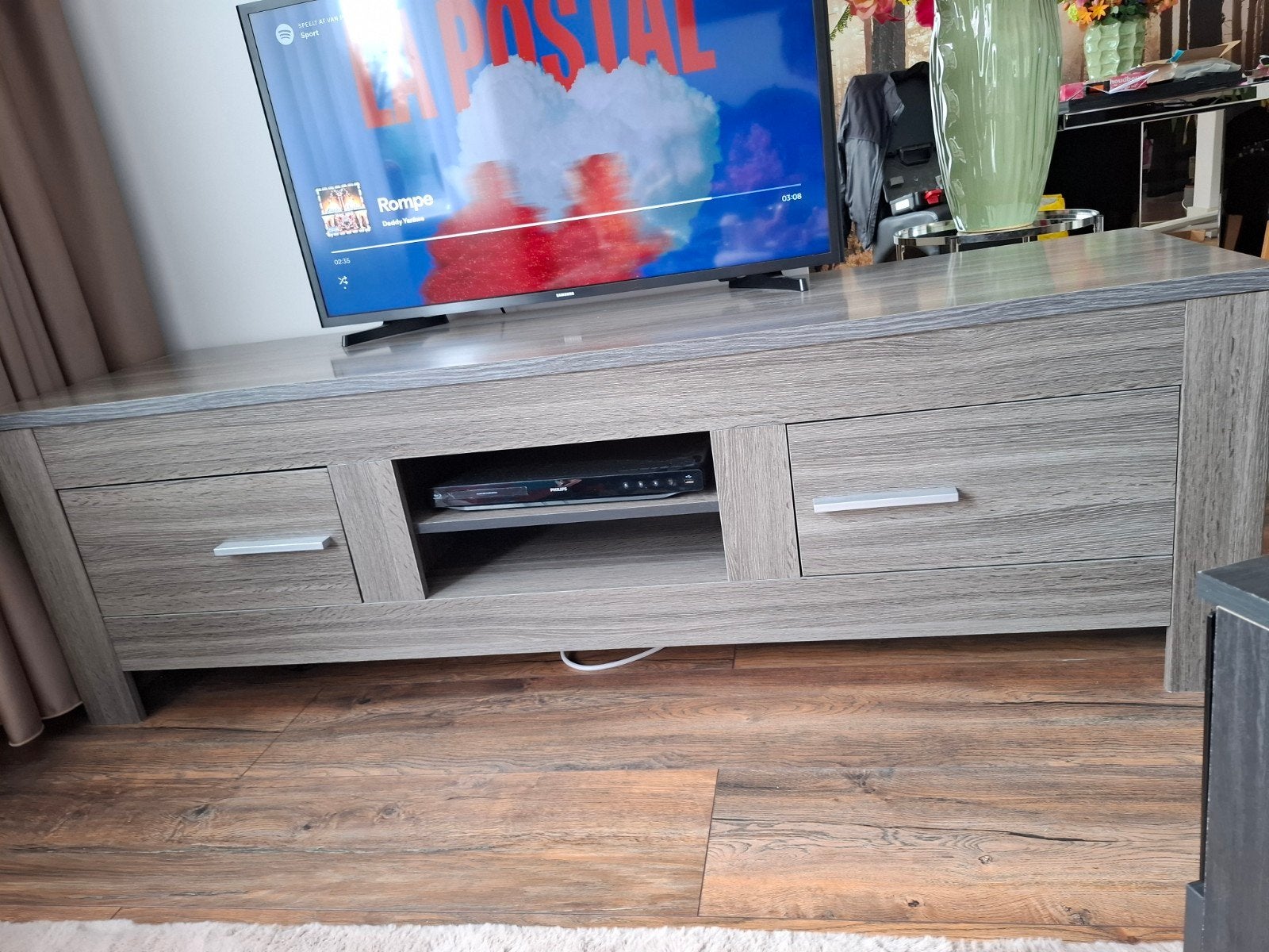 tv kast, Ophalen