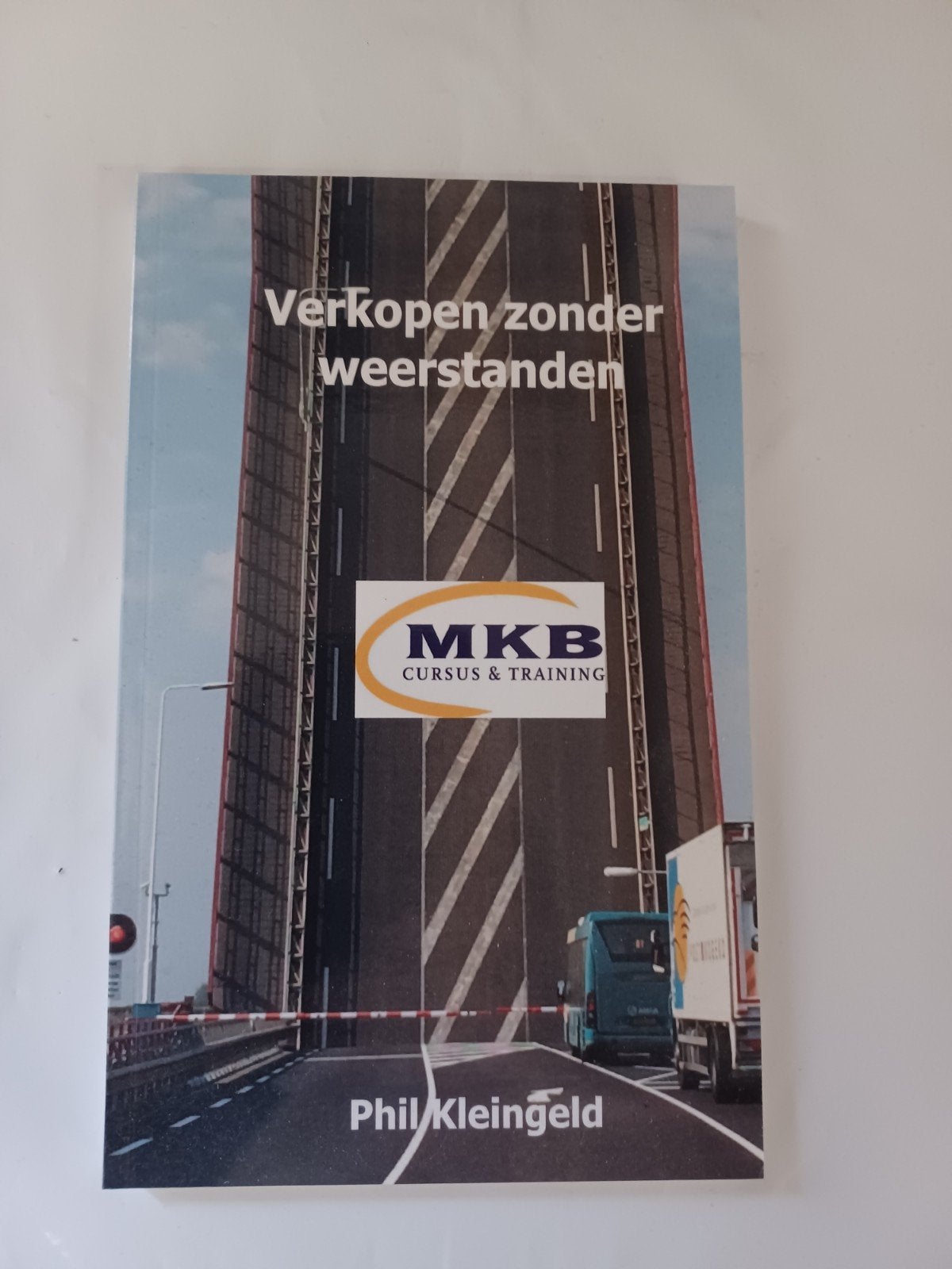 Boek verkopen zonder weerstanden, Ophalen of Verzenden, Zo goed als nieuw, Economie en Marketing, Phil Kleingeld