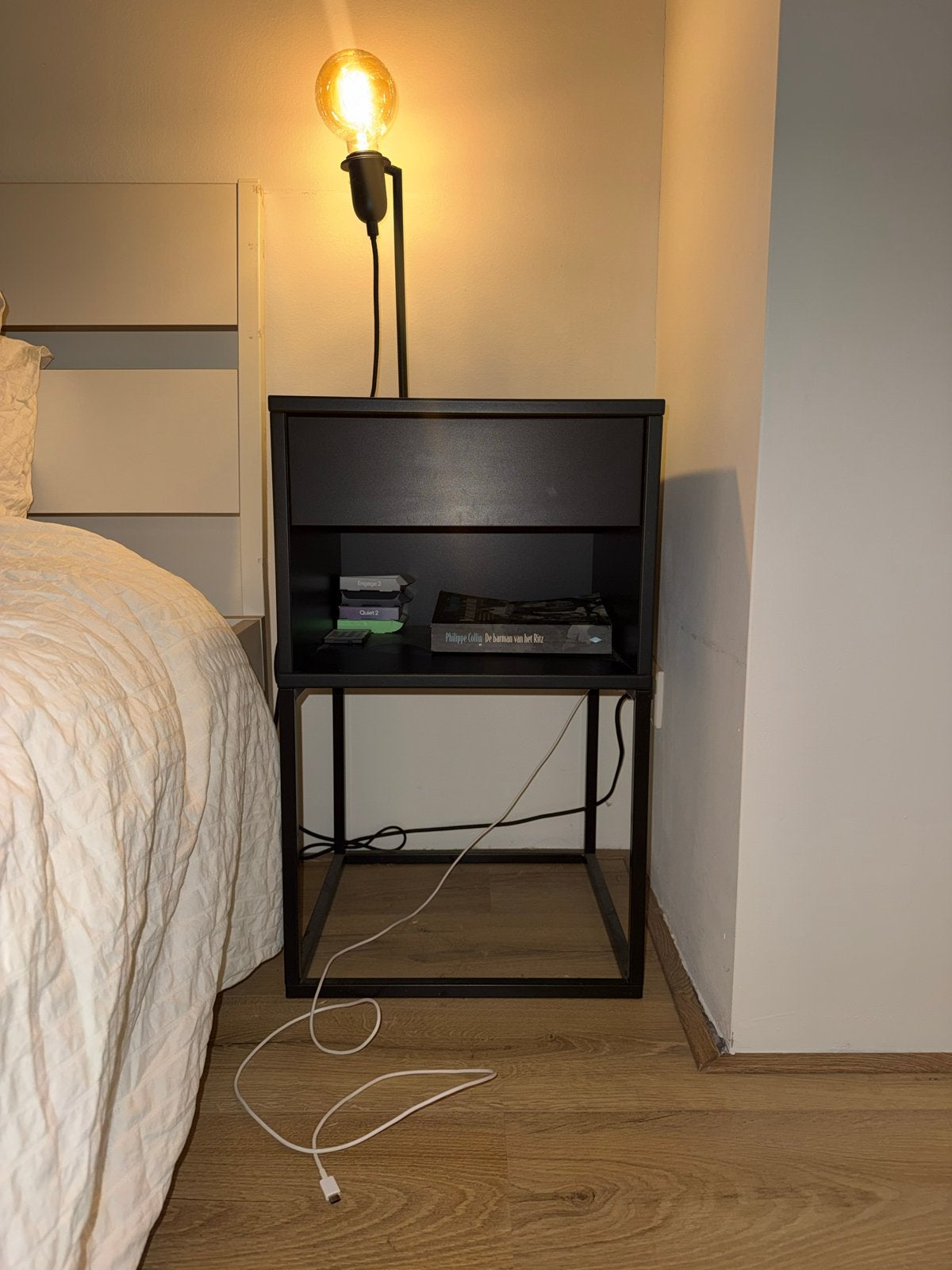 IKEA VIKHAMMER Nachtkastje - Zwart, Huis en Inrichting, Ophalen, Gebruikt, Metaal of Aluminium, 55 tot 70 cm