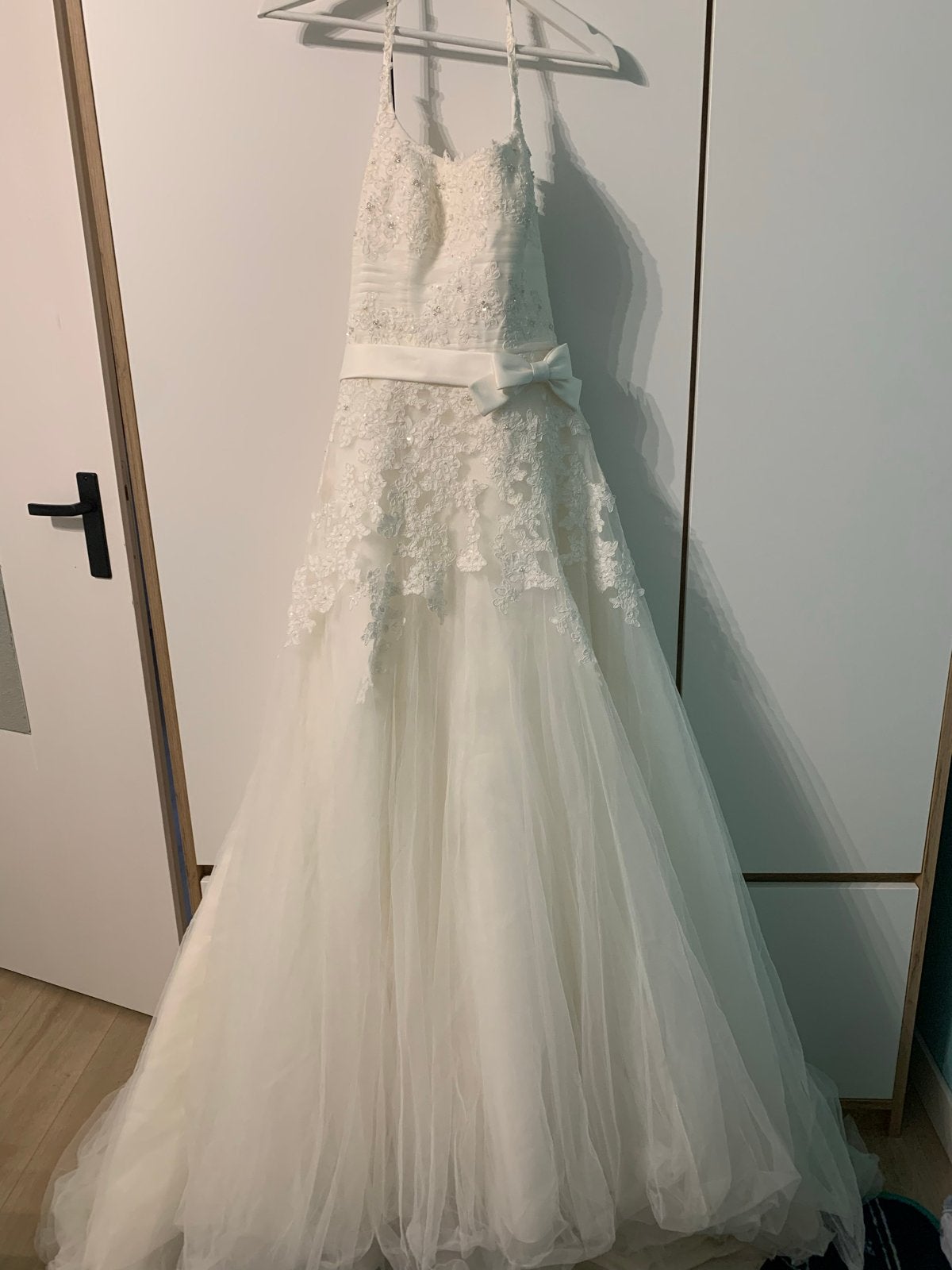 Elegante trouwjurk met kant en sleep, Ophalen of Verzenden, Zo goed als nieuw, Wit, Trouwjurk