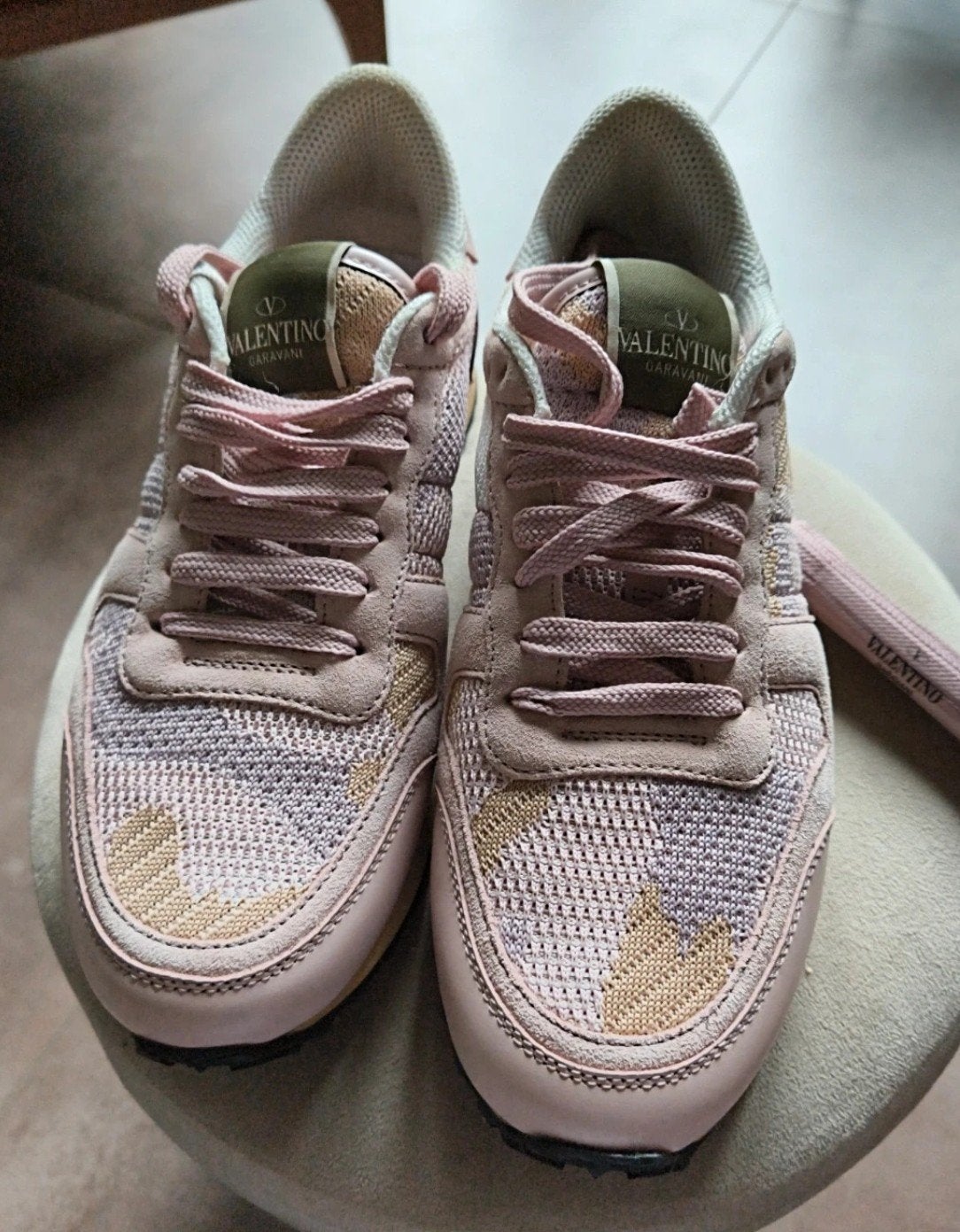 Valentino Garavani Sneakers Roze, Ophalen of Verzenden, Zo goed als nieuw, Roze, Sneakers of Gympen
