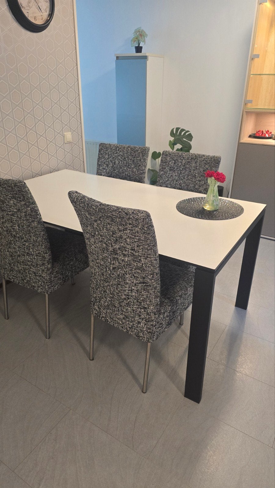 Eettafel met 4 stoelen - Goede staat, 90x130  table chairs, Ophalen, 100 tot 150 cm, 50 tot 100 cm, Zo goed als nieuw