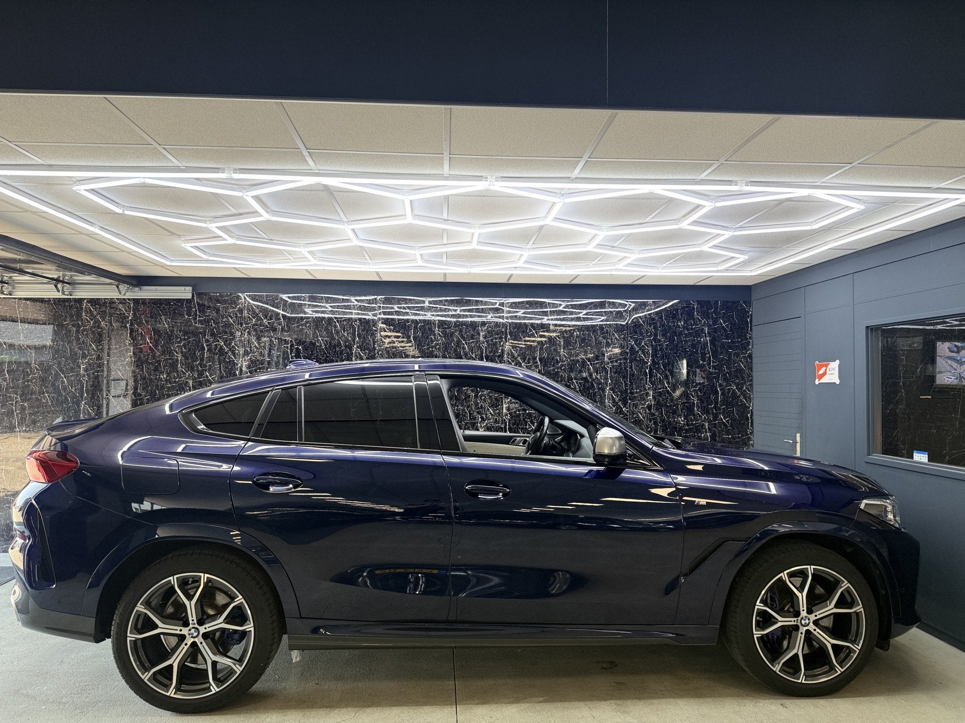 BMW X6 M50i High Executive (bj 2020, automaat), Auto's, Automaat, Adaptive Cruise Control, 532 pk, Bedrijf