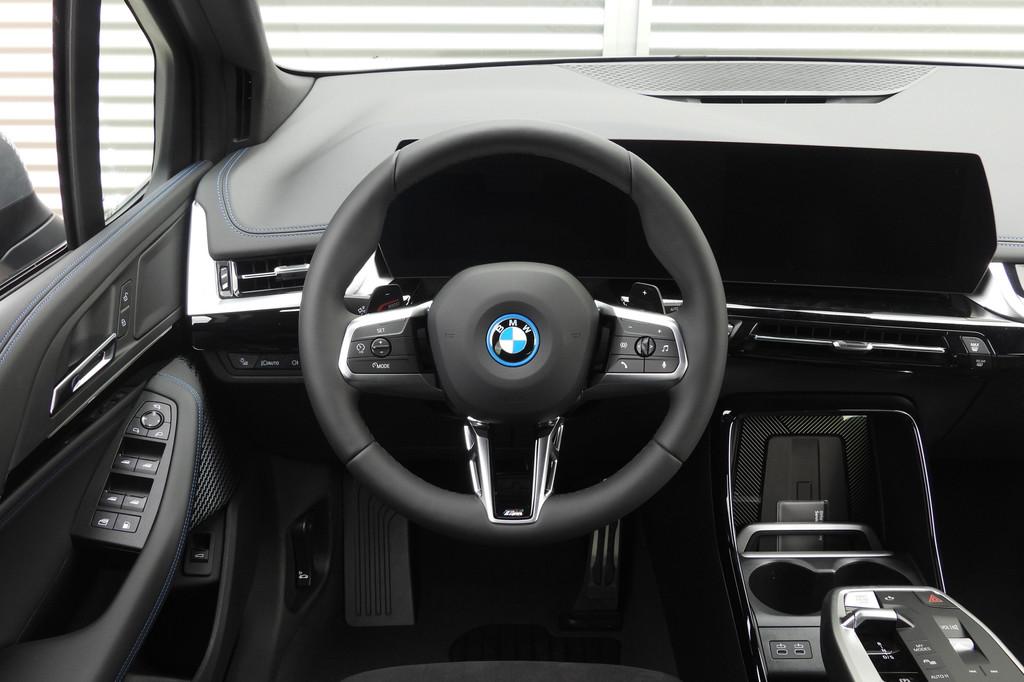 BMW 2 Serie Active Tourer 225e xDrive M Sport Automaat / Pan, Automaat, 1800 kg, Zwart, 38 km/l
