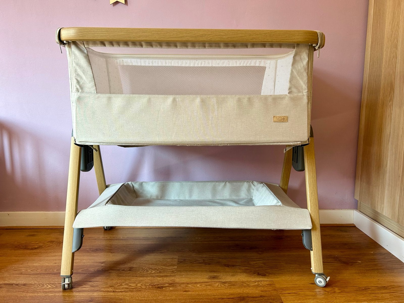 Tutti Bambini CoZee co-sleeper + wieltjes + hoeslakens, Ophalen, Zo goed als nieuw, Wieg