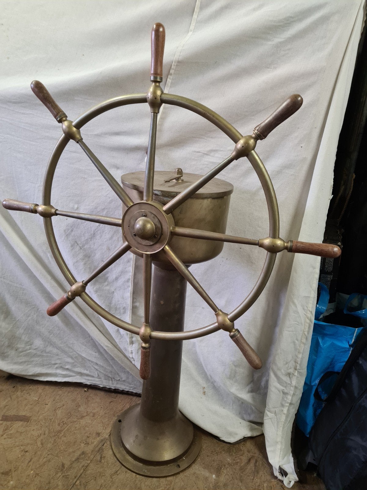 Stuurstand, stuurkolom, bronzen stuurstand, Ophalen