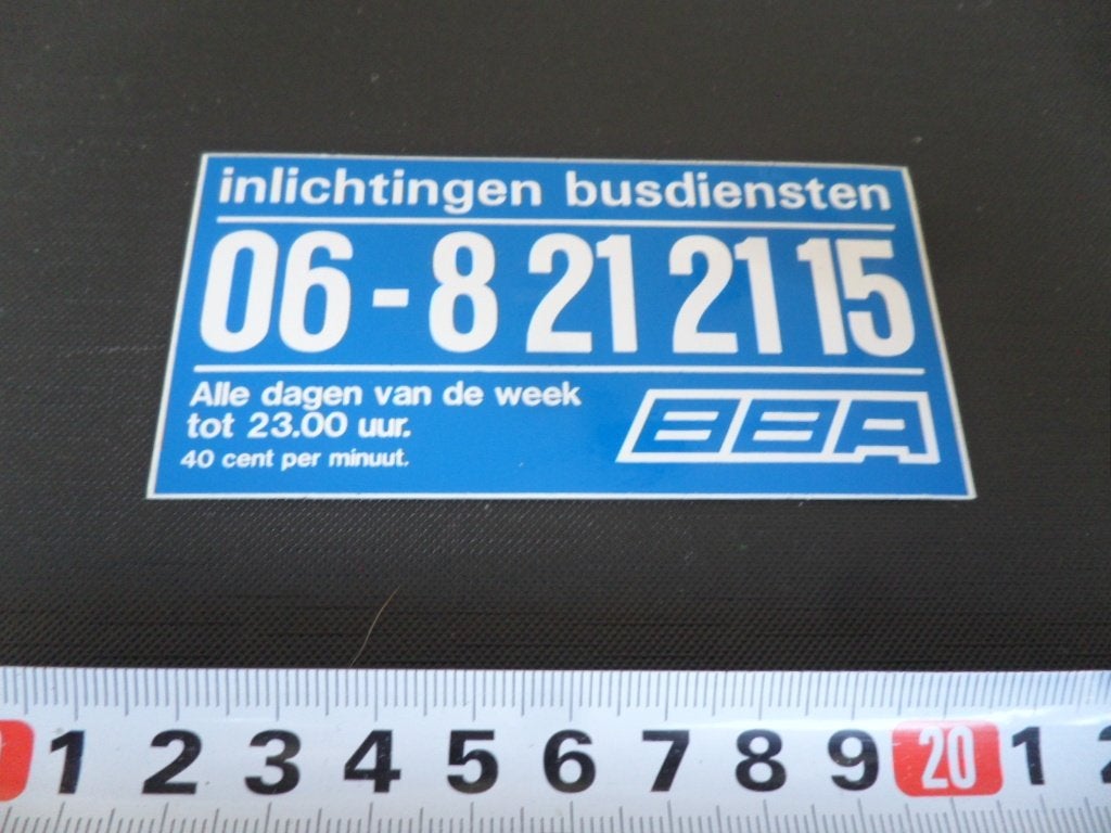 sticker BBA Inlichtingen busdiensten 06-8212115, Verzamelen, Ophalen, Zo goed als nieuw