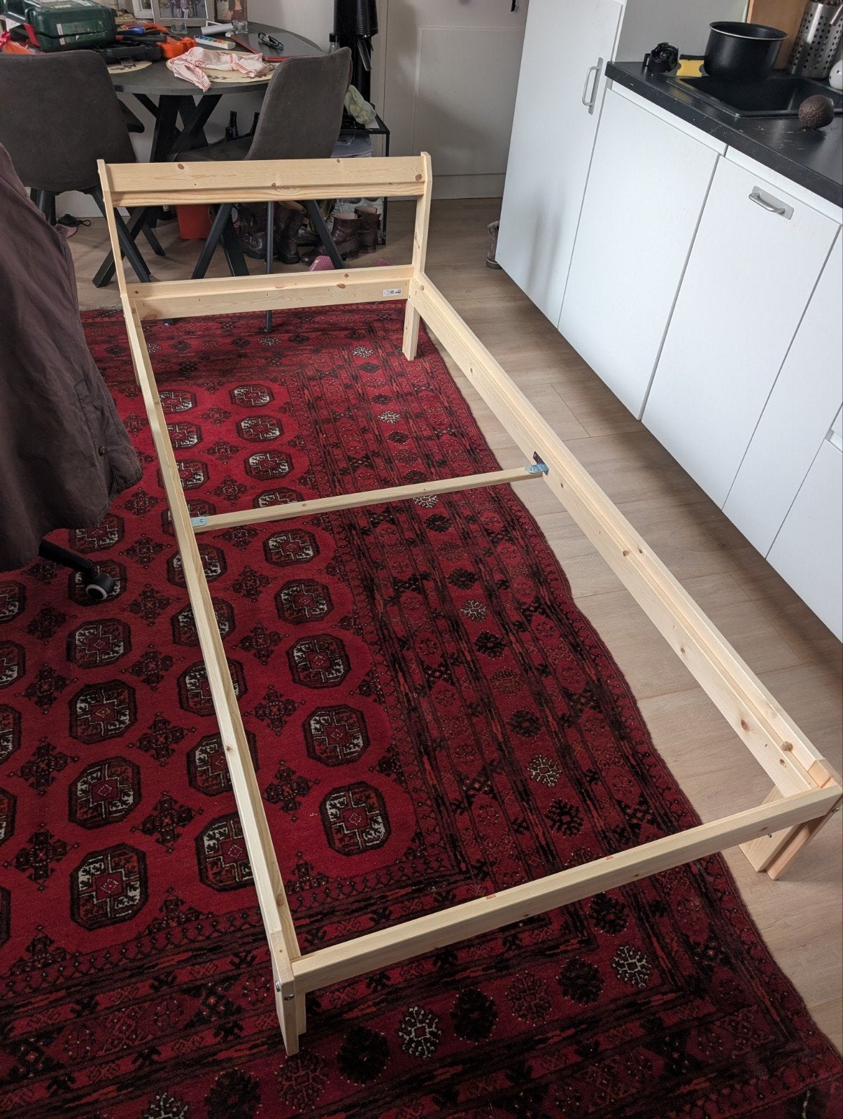 Bed met matras 200x90 - Zo goed als nieuw, Ophalen, 90 cm, Eenpersoons, Bruin