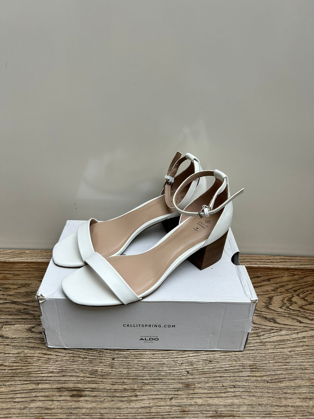 Witte hakken, Wit, Ophalen of Verzenden, Zo goed als nieuw, Schoenen met hoge hakken