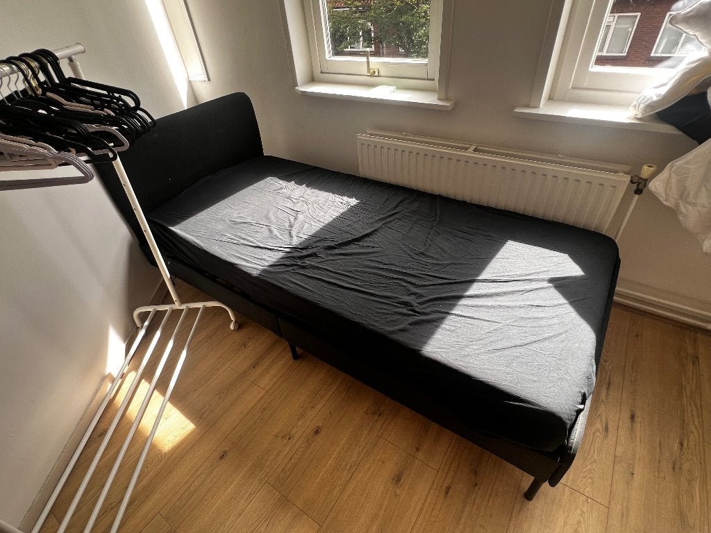 Ikea (Slattum) Single bed + mattress 90x200cm, Ophalen, 90 cm, Eenpersoons, Zwart