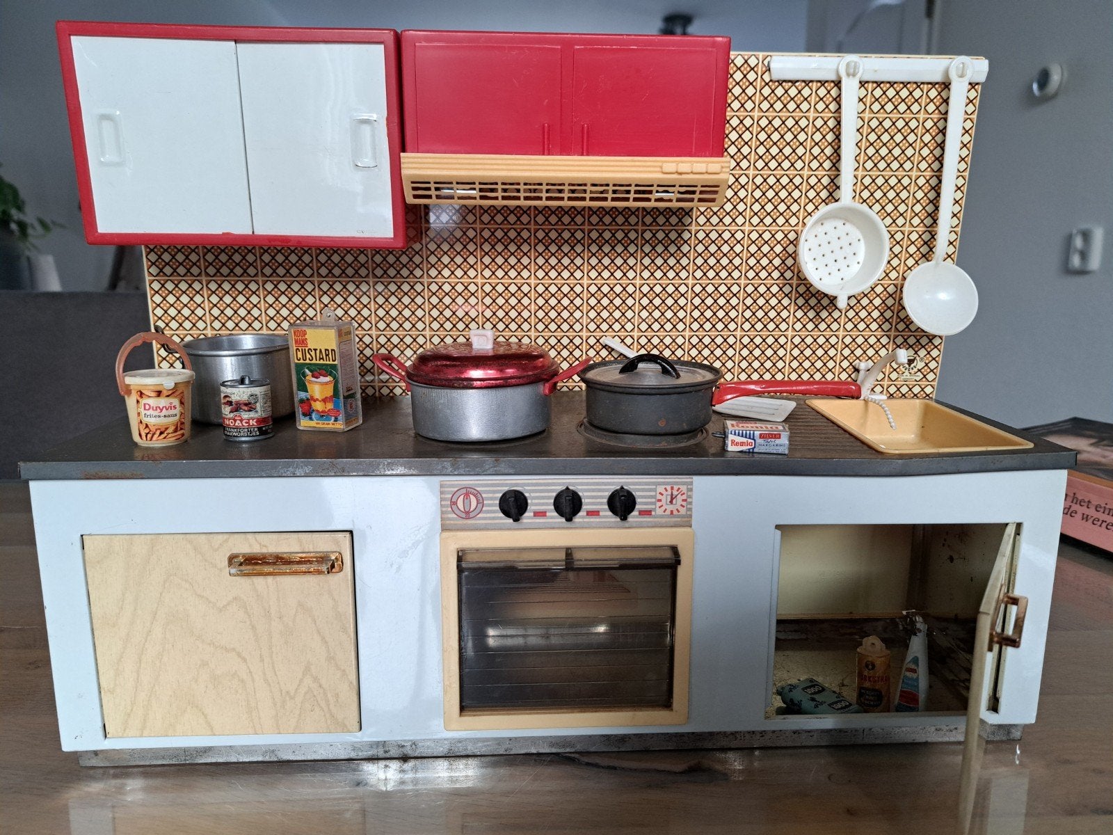 Vintage speelgoedkeuken met accessoires 39-29,5-11,5 cm, Ophalen of Verzenden, Gebruikt