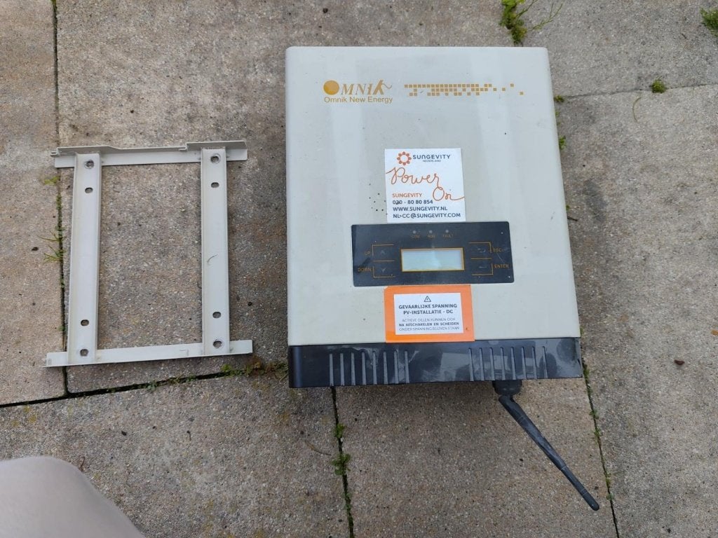 Omniksol 1.5k-TL2 omvormer 1500W WiFi + montagebeugel, Ophalen of Verzenden, Gebruikt, Overige merken, Omvormer