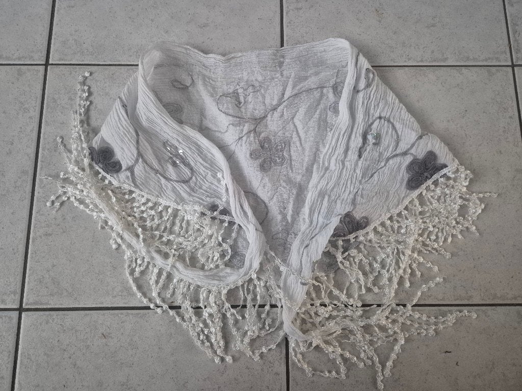 Vintage sjaal met grijze details, Ophalen of Verzenden, Gedragen, Maat 46/48 (XL) of groter, Sjaal