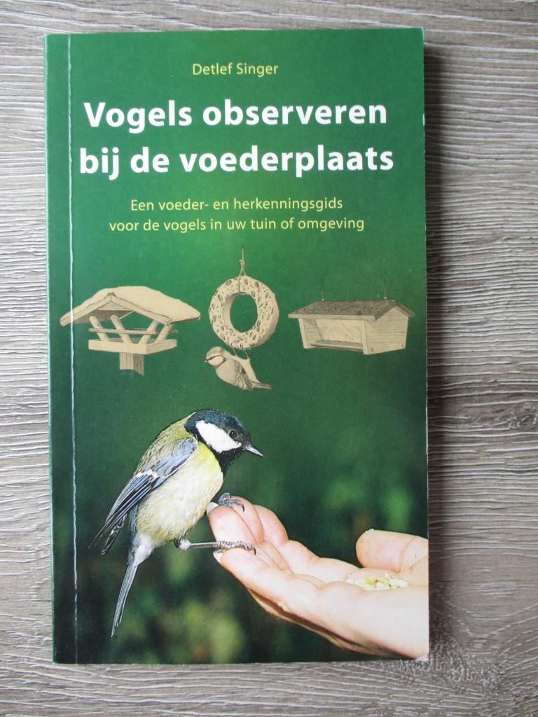 Vogels observeren bij de voederplaats - Detlef Singer, Ophalen of Verzenden, Gelezen, Vogels