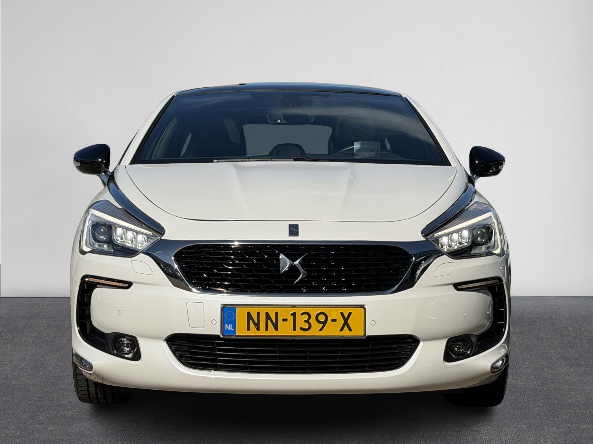 DS 5 1.6 THP Chic 211 PK | Pano | LED | Leer | Navi | Camera, Auto's, Voorwielaandrijving, Verwarmde buitenspiegels, Gebruikt