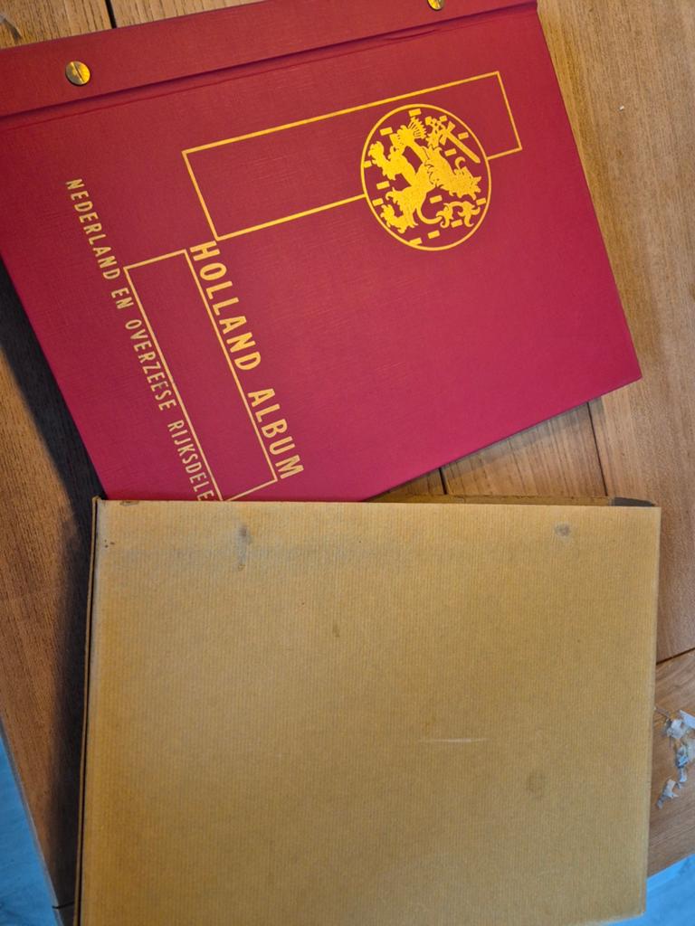 Boek in goede staat met veel gestempelde postzegels., Ophalen