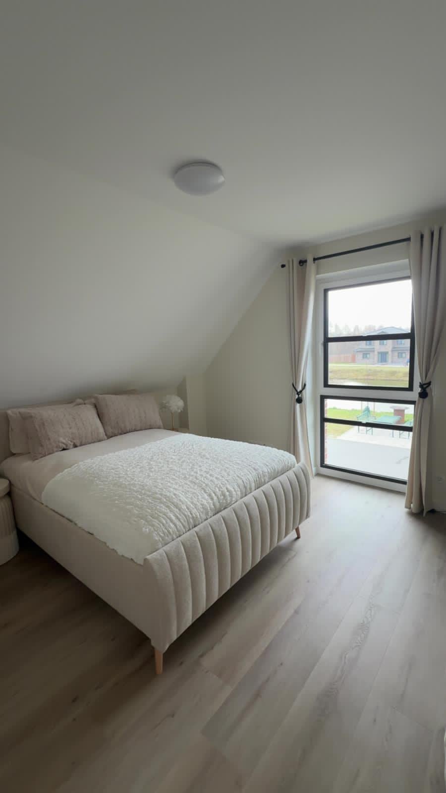 tweepersoonsbed 140x200 cm met matras, Huis en Inrichting, Ophalen, Beige, Tweepersoons, Zo goed als nieuw