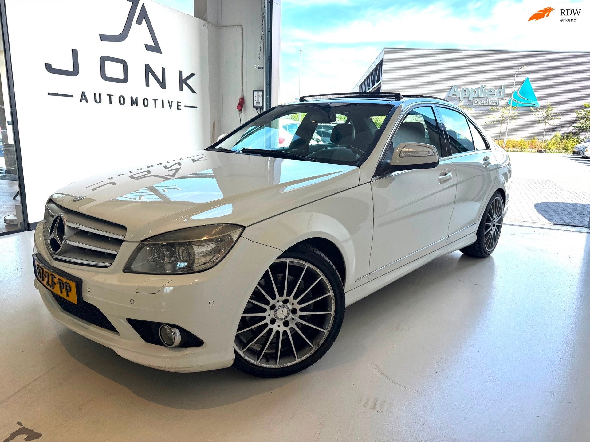 Mercedes-Benz C-klasse 320 CDI Avantgarde 4-Matic, Auto's, Automatische klimaatregeling, Zwart, 197 €/maand, Leder en Stof