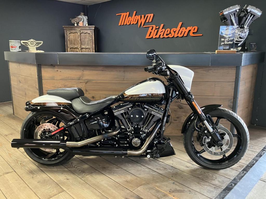 Harley Davidson FXSE Breakout CVO Pro Street 110CI Screamin, Motoren, 3700 W Juneau Ave
53208  Milwaukee, US, Info@harley-davidson.com