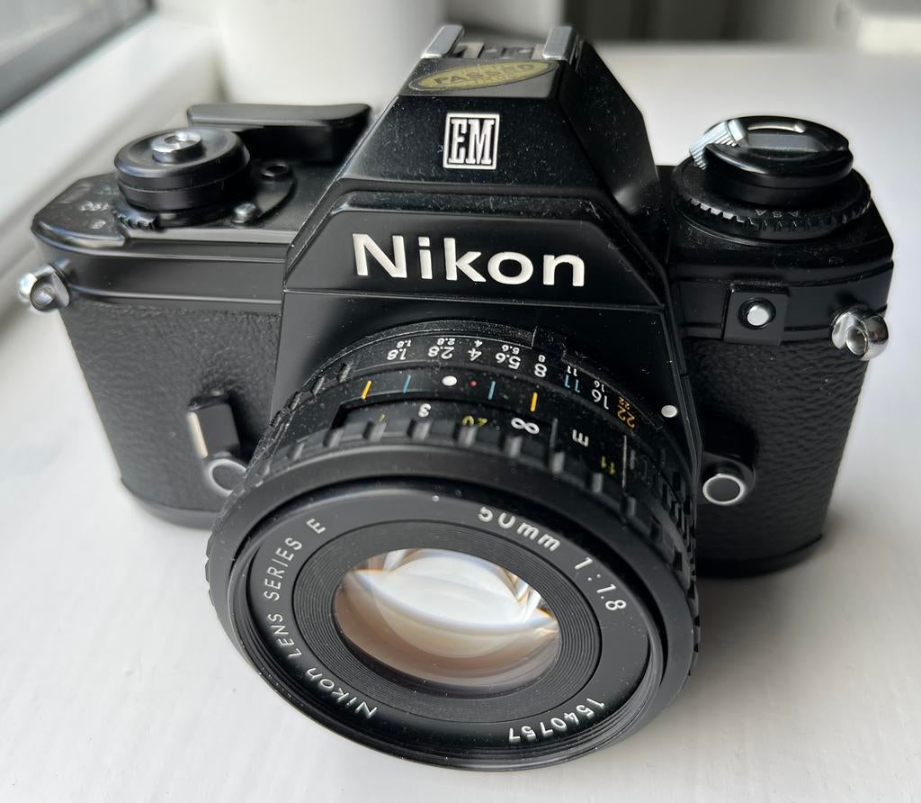 Nikon EM + 50mm f1.8, Audio, Tv en Foto, Fotocamera's Analoog, Ophalen of Verzenden, Zo goed als nieuw, Spiegelreflex, Nikon