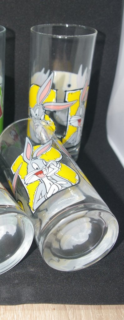 Twee glazen Bugs bunny, en Glas van PENOTTI Looney Tunes., Verzamelen, Ophalen of Verzenden, Looney Tunes, Zo goed als nieuw, Gebruiksvoorwerp