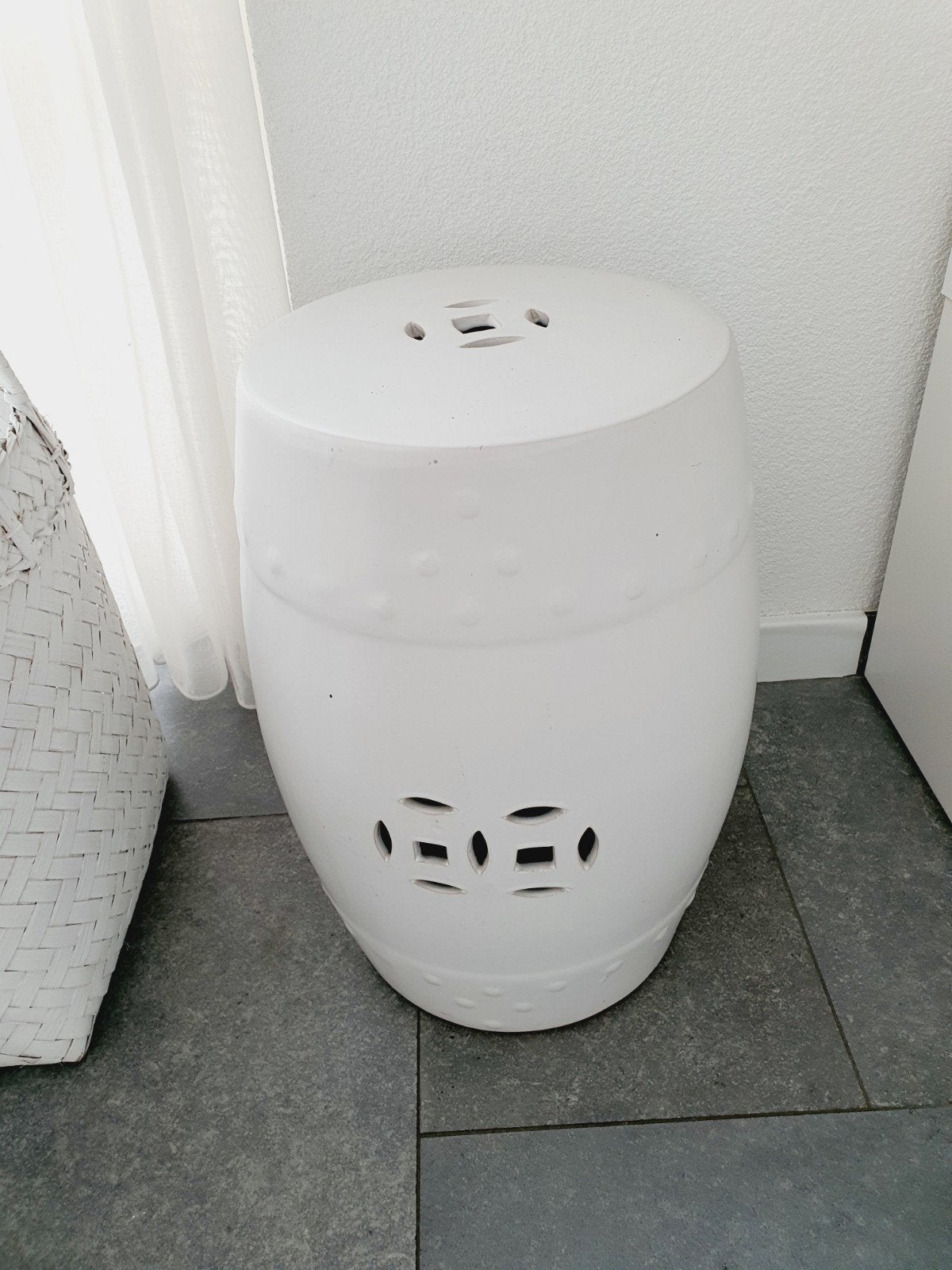 Witte keramische kruk/bijzettafel Ibiza stijl, Ophalen, Zo goed als nieuw, Overige materialen
