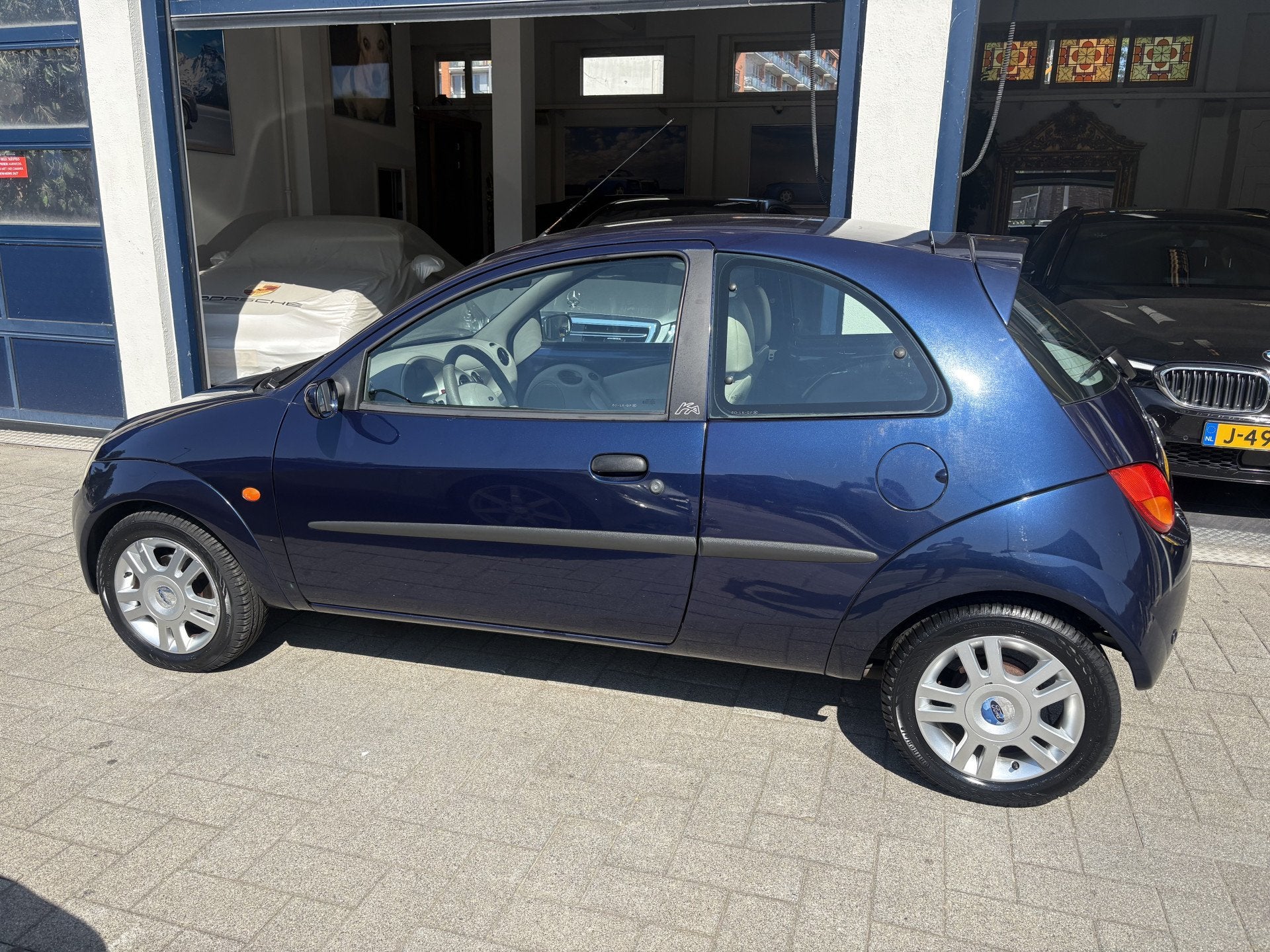 Ford Ka 1.3 Couture II NAP/NL AUTO/LEDER/AIRCO/NW APK 07-202, Auto's, Ford, Voorwielaandrijving, 1299 cc, 15 km/l, Gebruikt