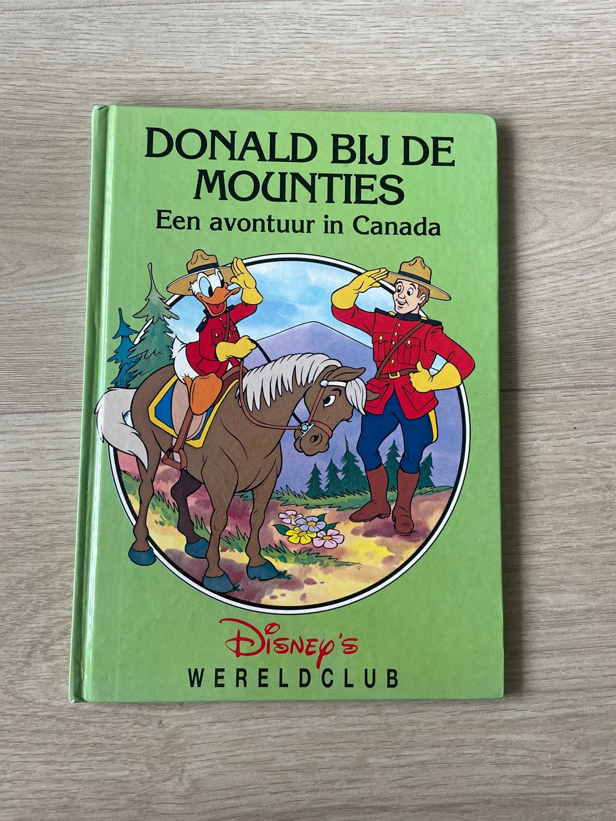 Donald bij de Mounties - Een avontuur in Canada, Boeken, Ophalen of Verzenden, Gelezen, Fictie algemeen