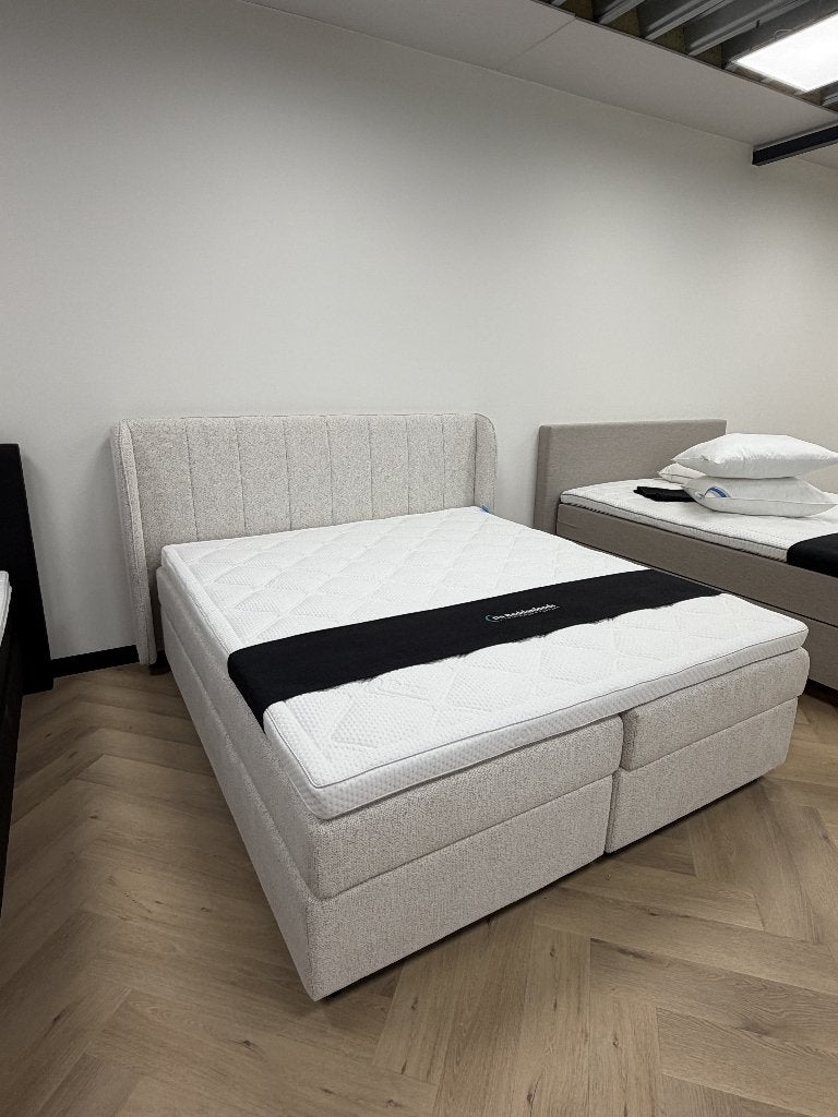 Opbergboxspring showroommodel 180x200 beige/shell, Beige, Ophalen of Verzenden, Stylish, modern, rustig, 180 cm
