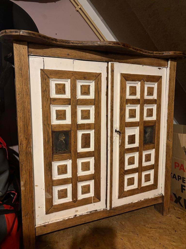 Antieke kast met handgeschilderde details, Ophalen