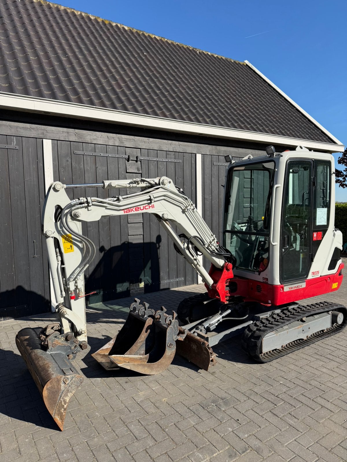 Takeuchi TB225 zo goed als nieuw!!, Ophalen, Graafmachine