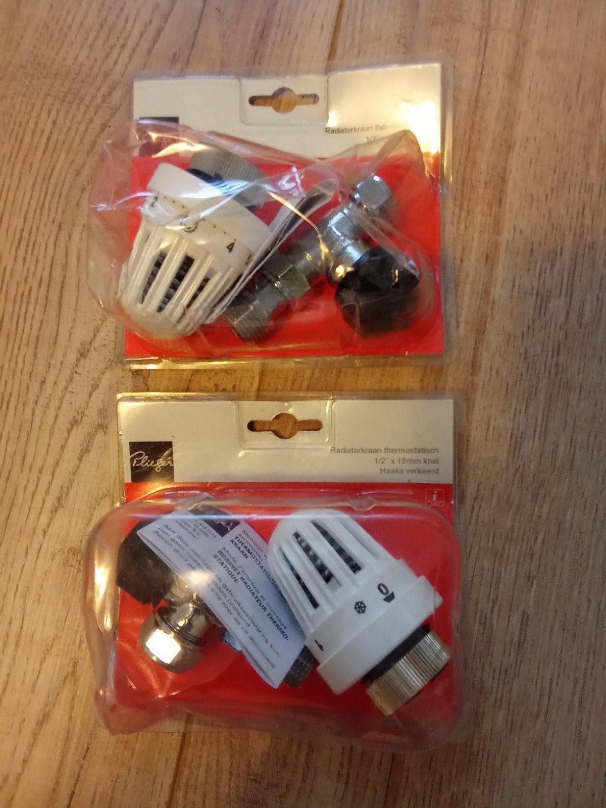 2x Plieger thermostatische radiatorkranen 1/2" x 15mm, Ophalen, Nieuw, Radiator