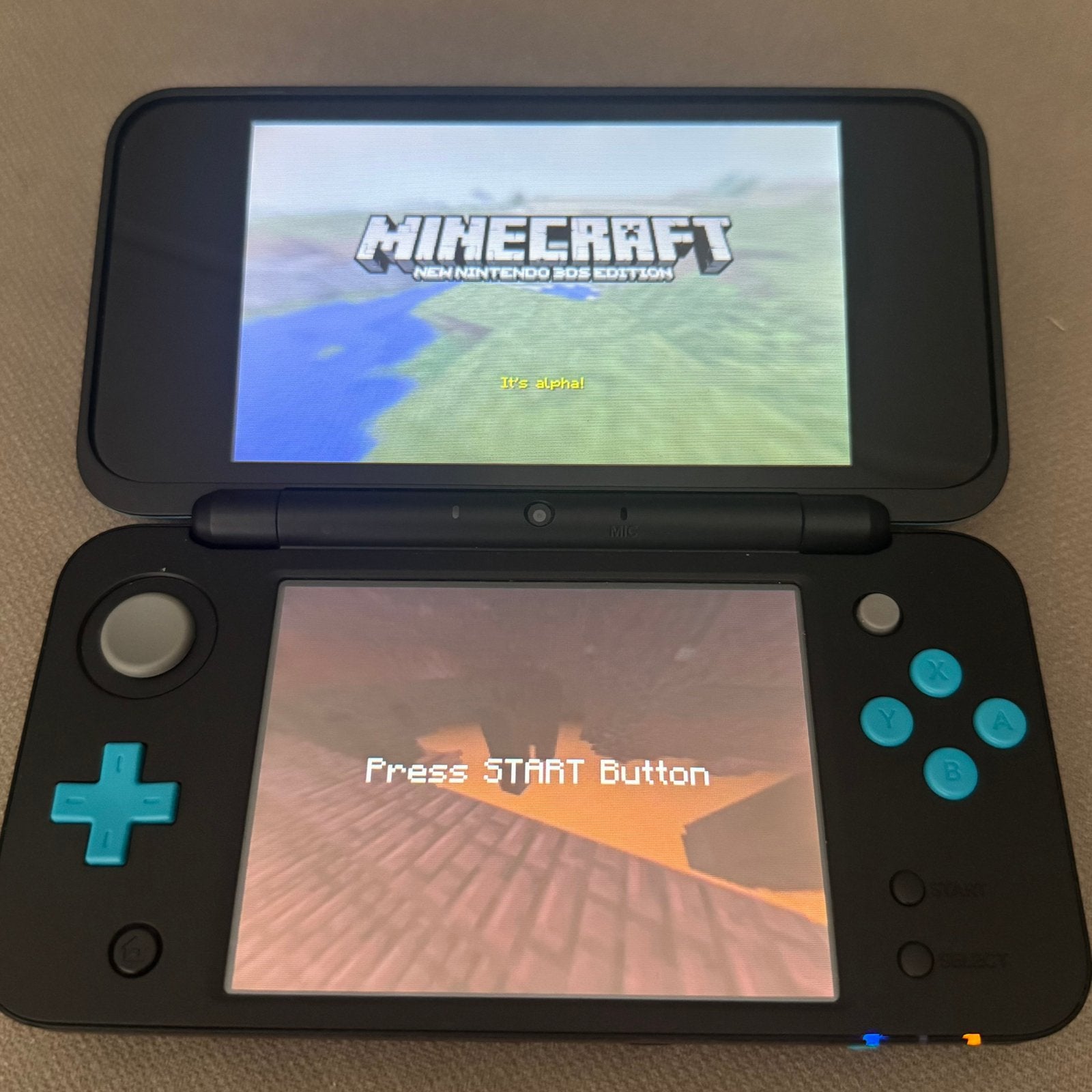 New Nintendo 2DS XL Krasvrije Schermen 64 GB SD + Stylus, Ophalen of Verzenden, Zo goed als nieuw, Blauw, 2DS XL