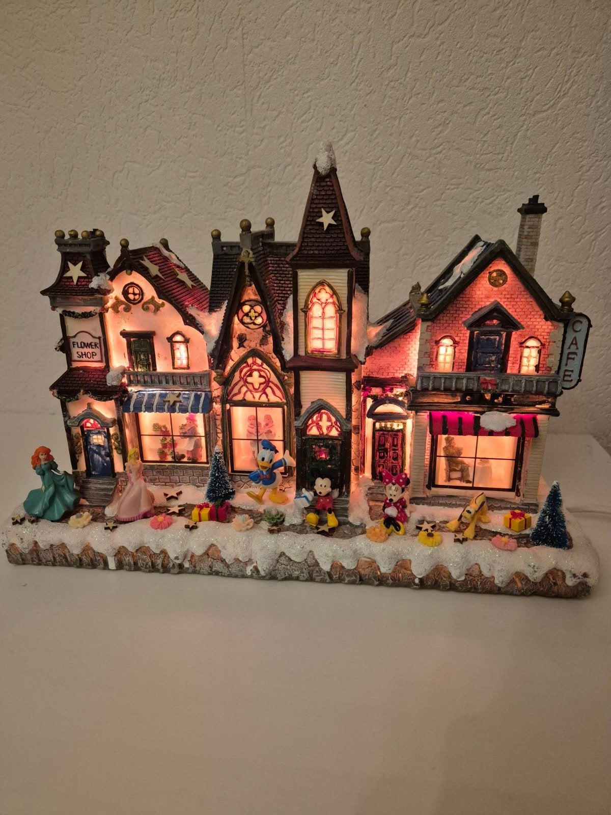 leuk kerstdorp

met minnie,mickey.pluto.donald. prinsess, Ophalen of Verzenden, Nieuw