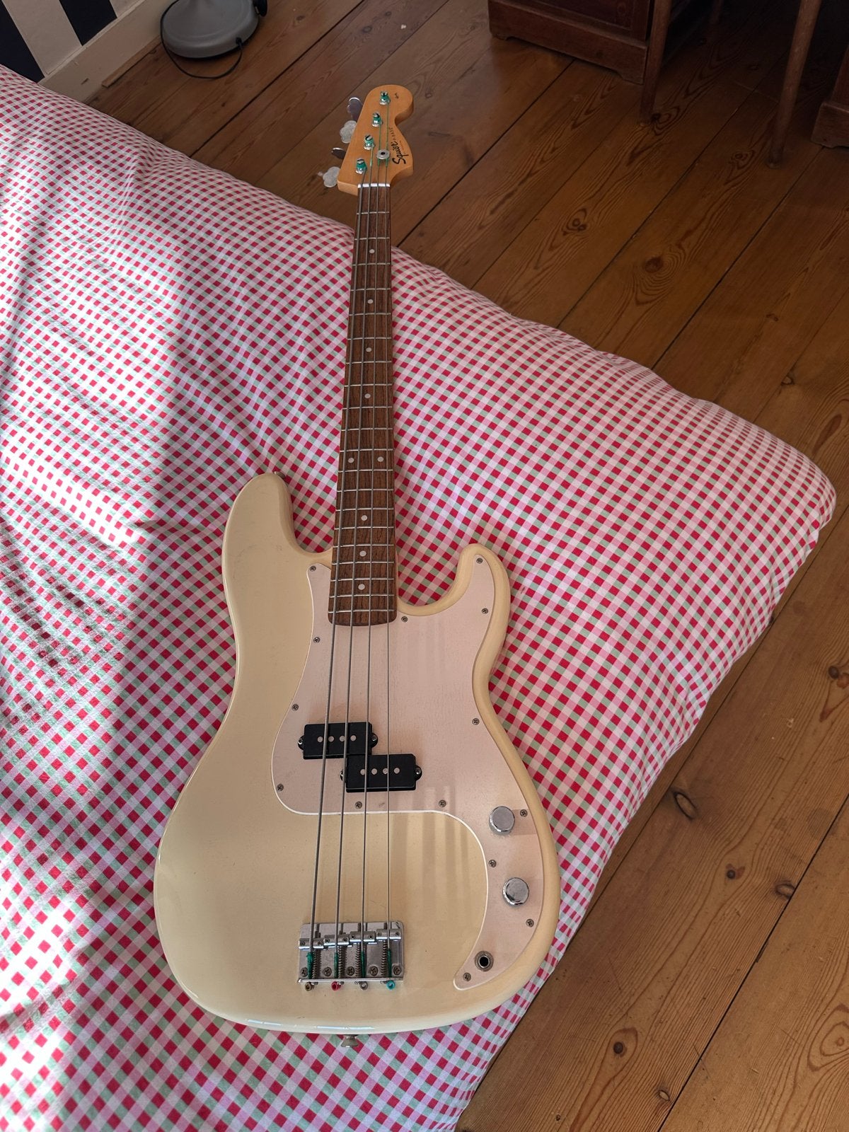 Squier P-Bass basgitaar met Hartke B20 versterker, Ophalen, Gebruikt, Elektrisch