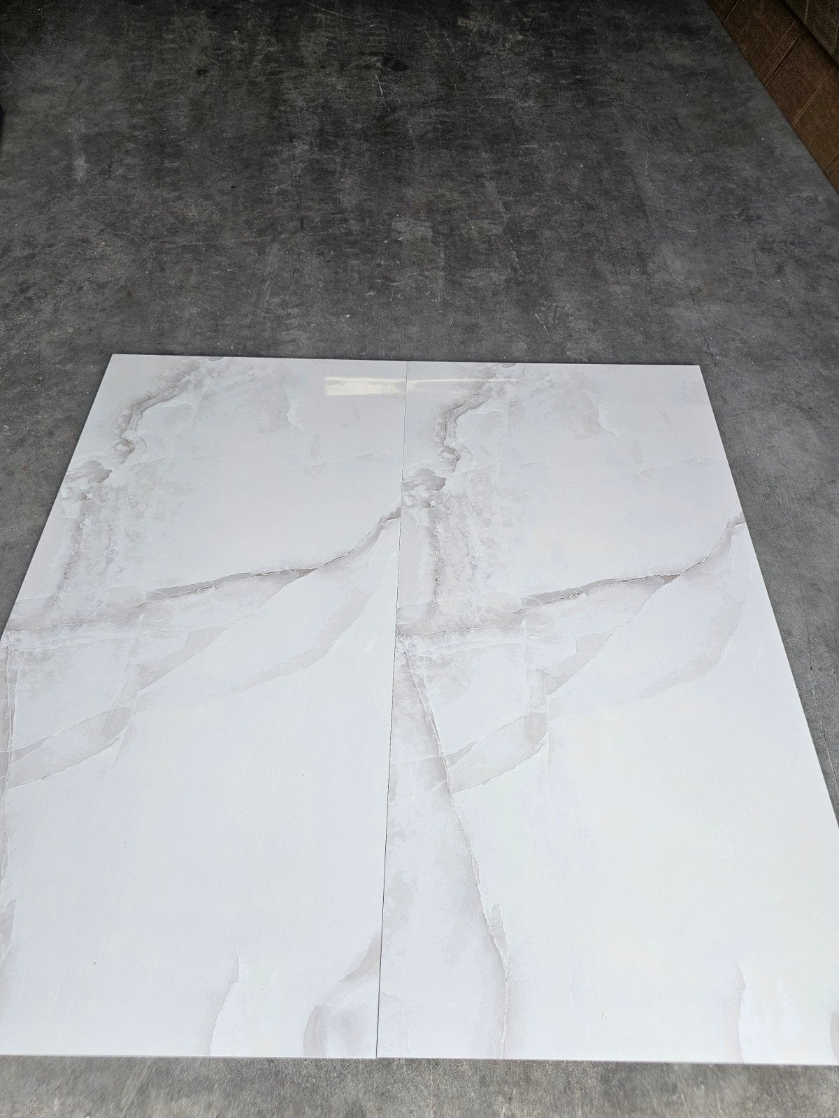 Restpartij keramische tegels 60x120 cm

9 mm 38m2, Ophalen of Verzenden