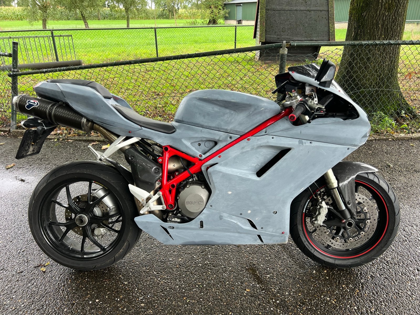 Ducati 848 EVO Termignoni & Carbon, desmo gehad, spuitklaar, 2 cilinders, Sportuitlaat, Motorrijbewijs A, Super Sport