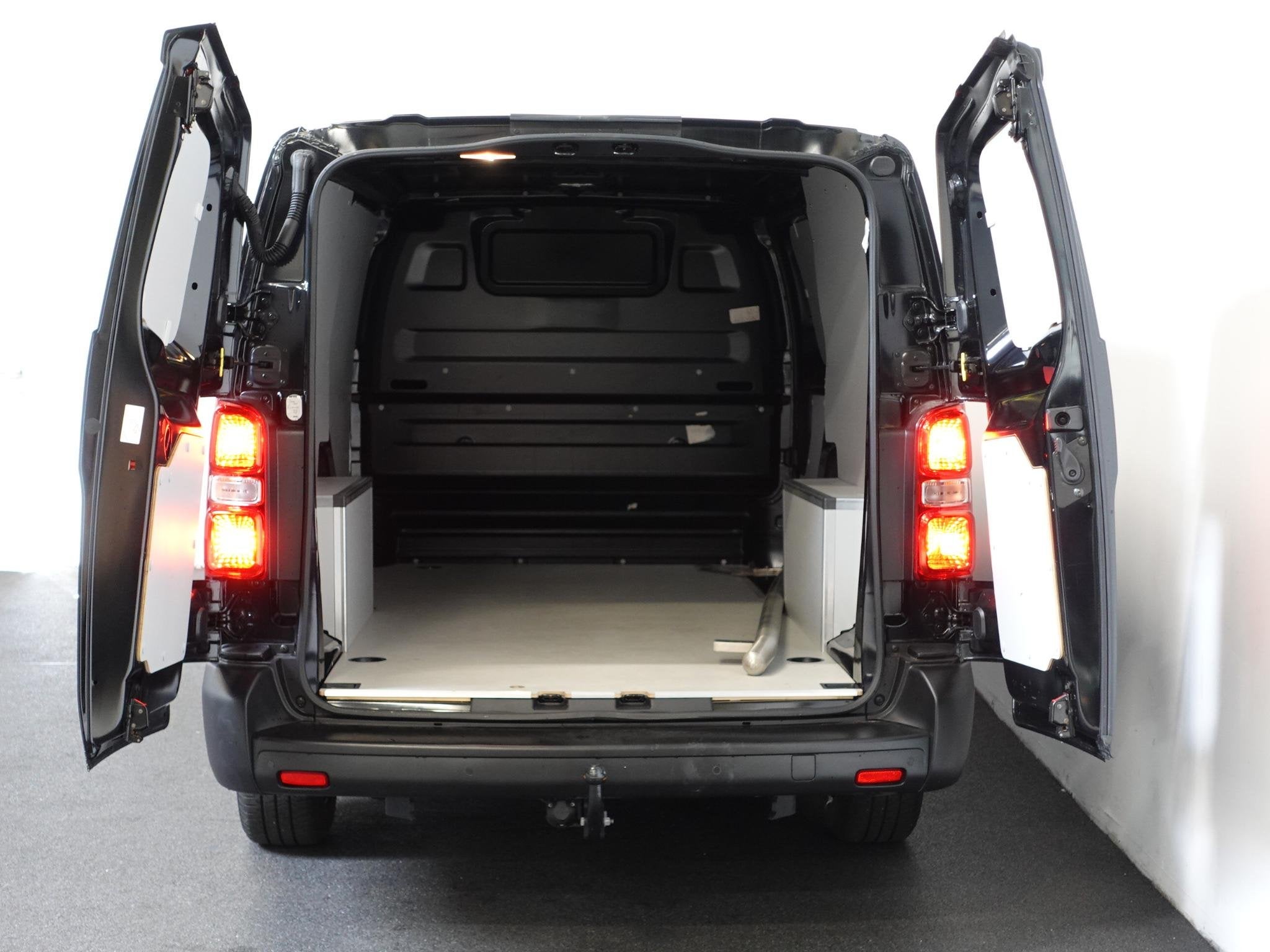 Opel Vivaro 2.0 CDTI 145 pk L3H1 Edition 3-zits Automaat Air, Gebruikt, Euro 6, 4 cilinders, Zwart