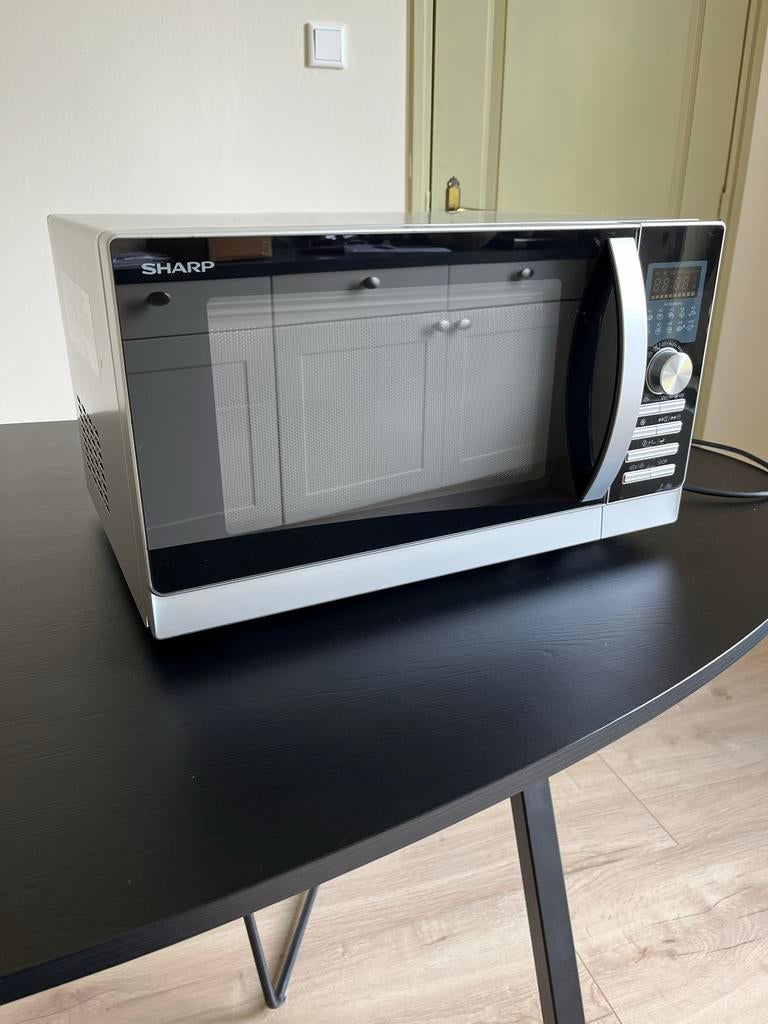 Sharp Combimagnetron R843INW, Witgoed en Apparatuur, Magnetrons, Gebruikt, Vrijstaand, Combimagnetron, 45 tot 60 cm, Grill, Hete lucht