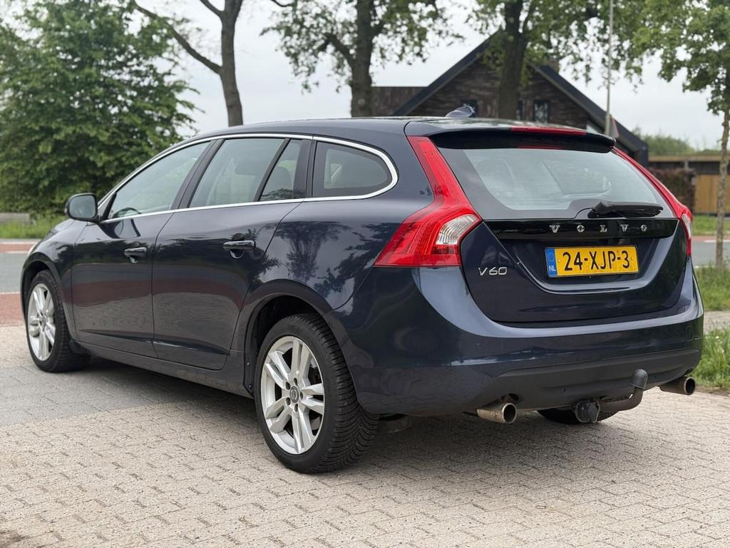 Volvo V60 1.6 T3 Momentum Airco Navi Camera Trekhaak Cruise, Voorwielaandrijving, Gebruikt, 4 cilinders, 150 pk