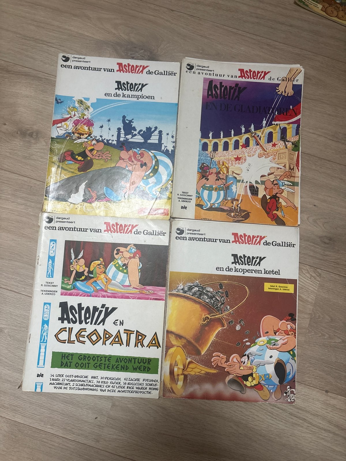 Asterix stripboeken - 4 delen, Boeken, Stripboeken, Meerdere stripboeken, Ophalen of Verzenden, Gelezen