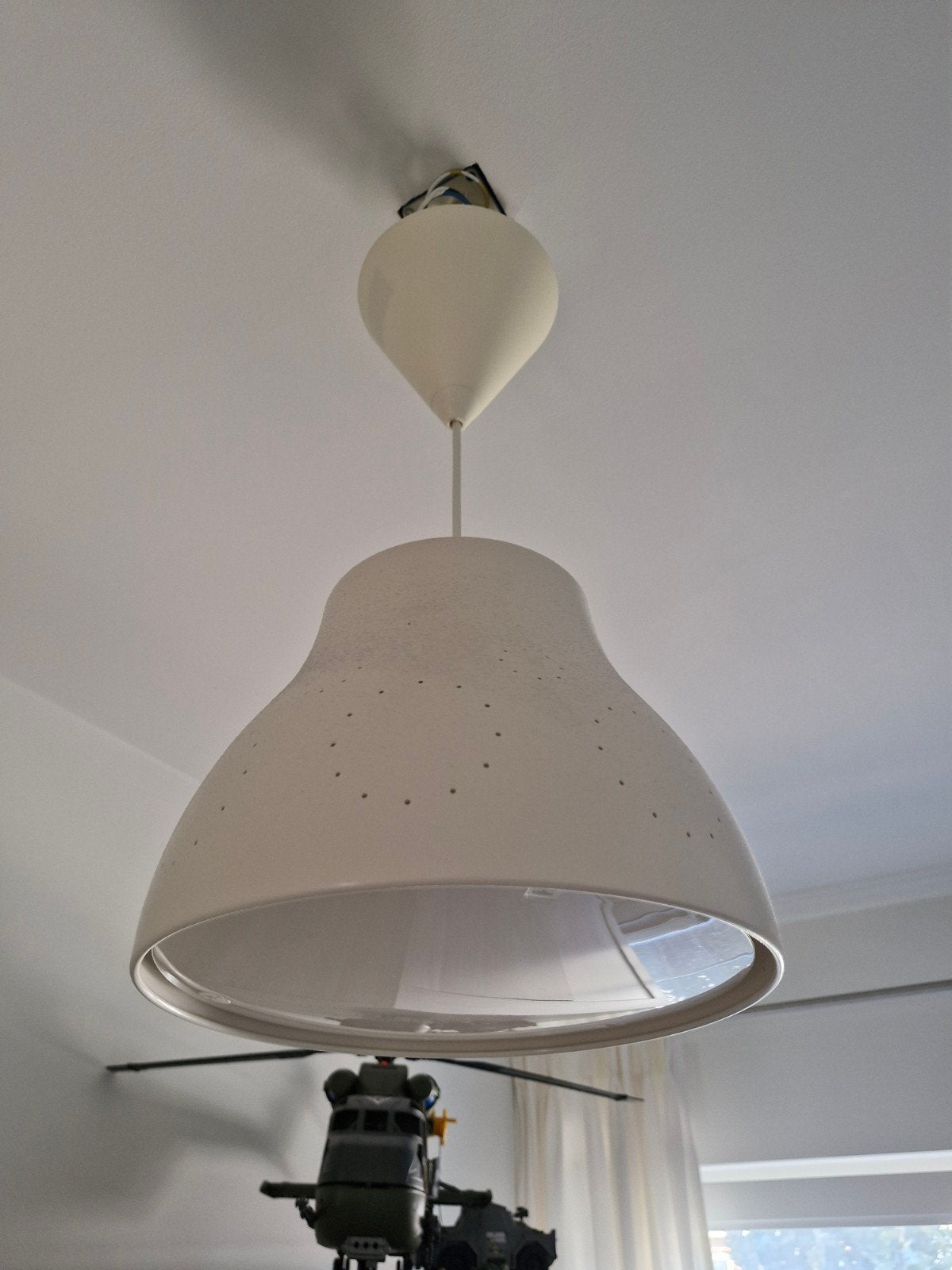 Witte hanglamp met geperforeerd patroon Ikea, Ophalen, E27 (groot), Modern, Kunststof