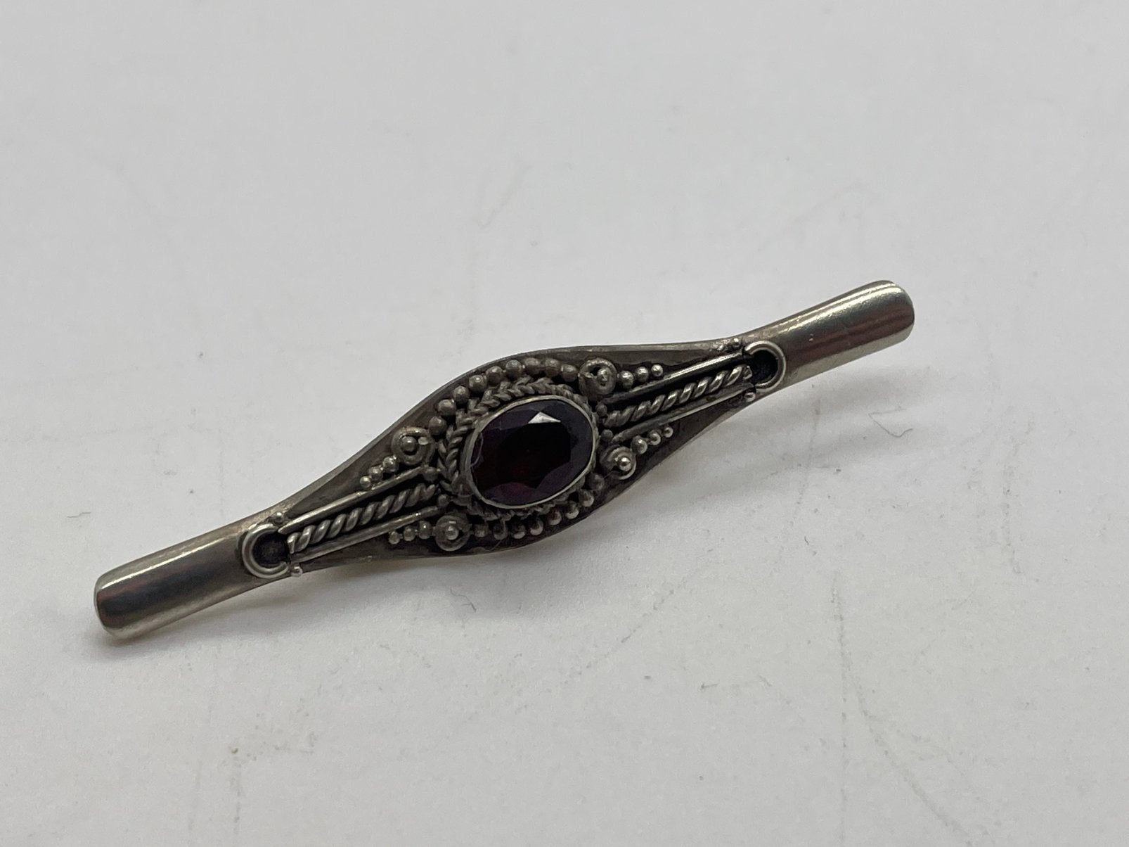 E523 Prachtige antieke zilveren broche rode steen, Ophalen of Verzenden, Zilver, Broche, Met edelsteen