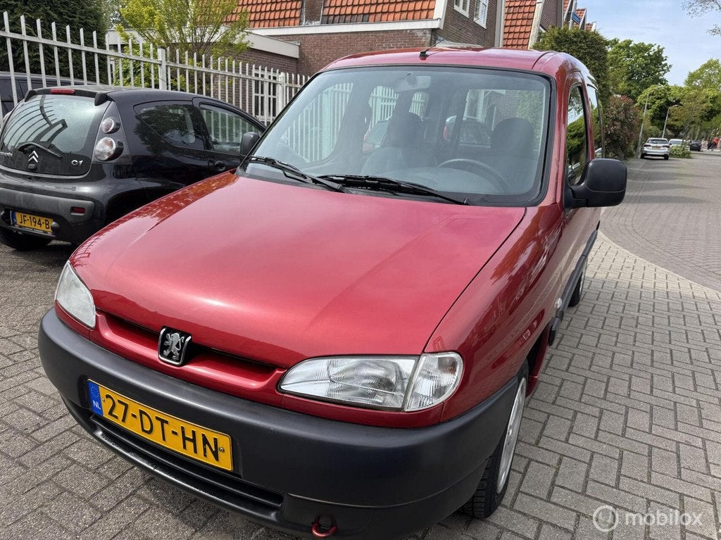 Peugeot Partner combi 1.4 Combispace, Auto's, Peugeot, 750 kg, 4 cilinders, Elektrische ramen, 49 €/maand